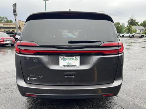 Granite Crystal Metallic Clearcoat 2023 Chrysler Pacifica Touring L