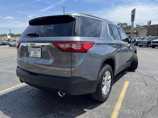 Satin Steel Metallic 2020 Chevrolet Traverse LT Cloth