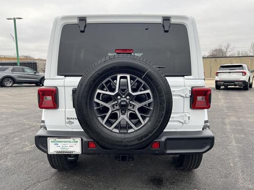 2026 Jeep Wrangler 4-Door Sahara 4x4