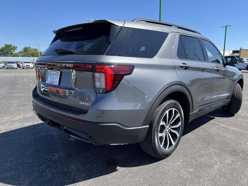 Carbonized Gray Metallic 2026 Ford Explorer ST-Line