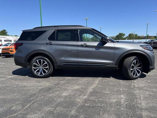 Carbonized Gray Metallic 2026 Ford Explorer ST-Line