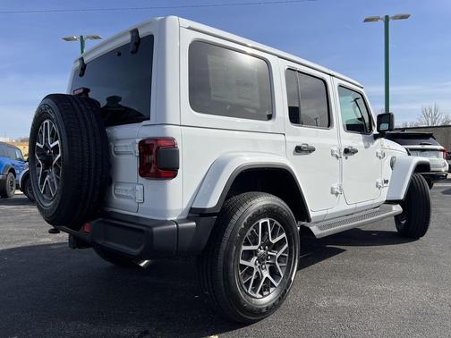 2025 Jeep Wrangler 4-Door Sahara 4x4