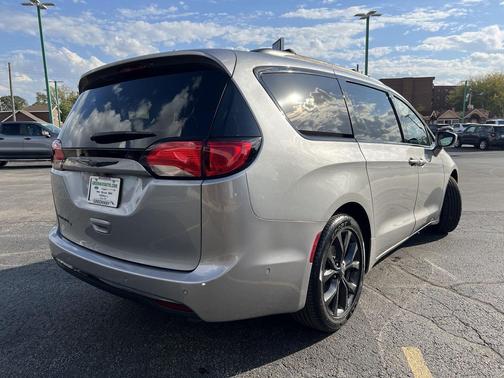 2020 Chrysler Pacifica Touring-L Plus