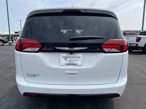 2026 Chrysler Voyager LX