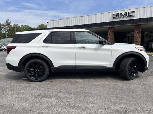 Star White Metallic Tri-Coat 2022 Ford Explorer ST-Line