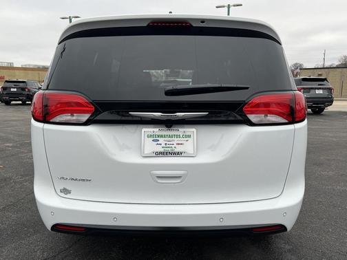 2026 Chrysler Voyager LX