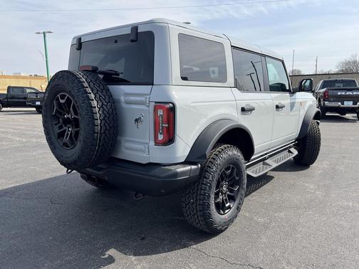 Avalanche Gray 2026 Ford Bronco Badlands
