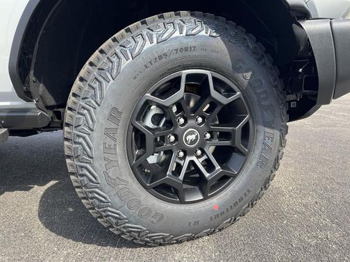 Avalanche Gray 2026 Ford Bronco Badlands