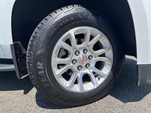 Summit White 2018 GMC Yukon SLT