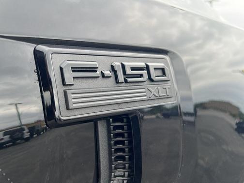 Agate Black Metallic 2026 Ford F-150 XLT