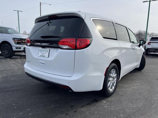 2026 Chrysler Voyager LX