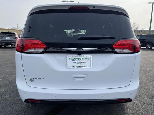 2026 Chrysler Voyager LX