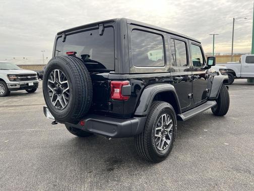 2026 Jeep Wrangler 4-Door Sahara 4x4
