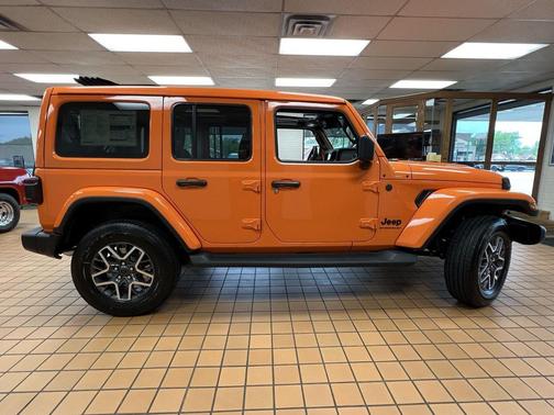 2025 Jeep Wrangler 4-Door Sahara 4x4