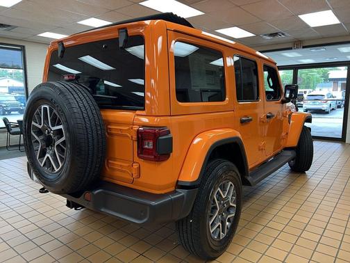 2025 Jeep Wrangler 4-Door Sahara 4x4