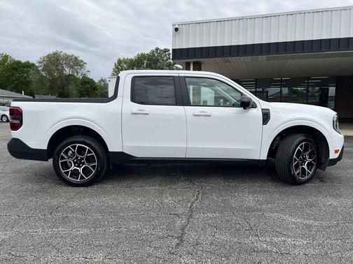 WHITE 2025 Ford Maverick Lariat