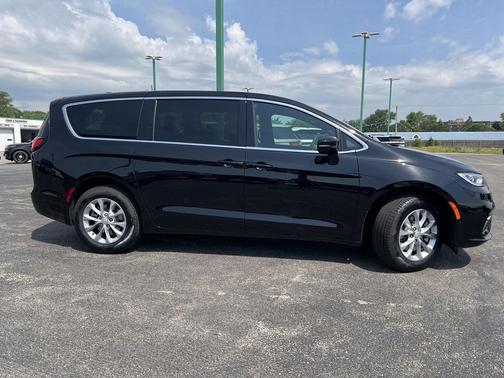 2025 Chrysler Pacifica L