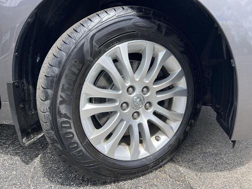 Predawn Gray Mica 2017 Toyota Sienna Limited