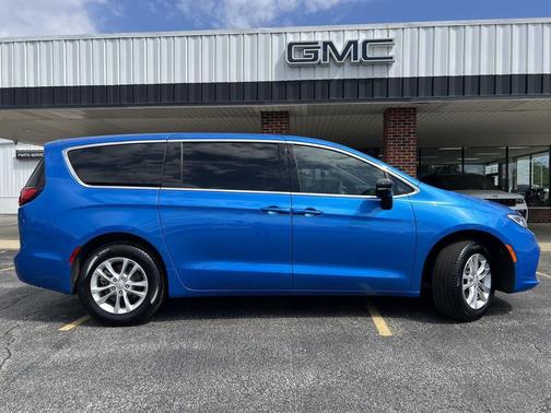 Hydro Blue Pearlcoat 2026 Chrysler Pacifica L