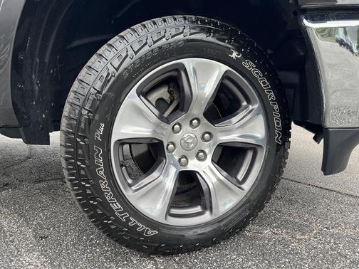 Granite Crystal Metallic Clearcoat 2020 RAM 1500 Laramie