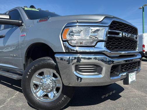 2022 RAM 2500 Tradesman Crew Cab 4x4 6'4' Box
