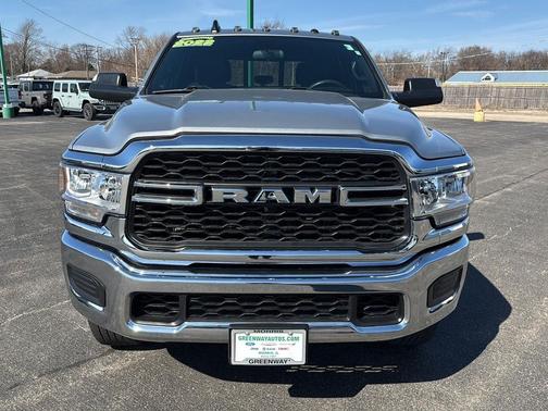 2022 RAM 2500 Tradesman Crew Cab 4x4 6'4' Box