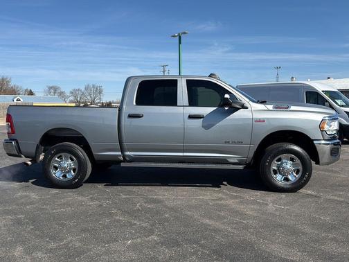 2022 RAM 2500 Tradesman Crew Cab 4x4 6'4' Box