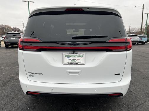 2026 Chrysler Pacifica L