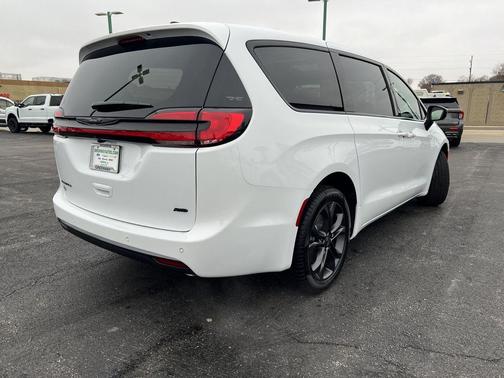 2026 Chrysler Pacifica L
