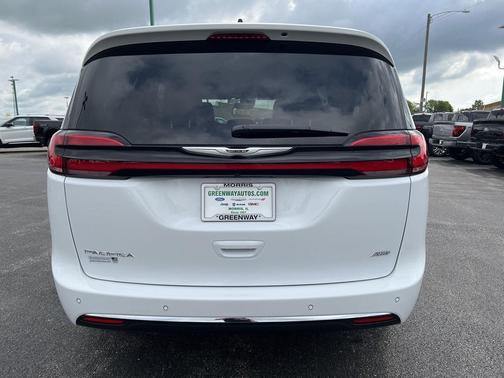 2025 Chrysler Pacifica L