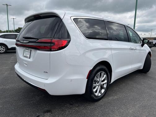 2025 Chrysler Pacifica L