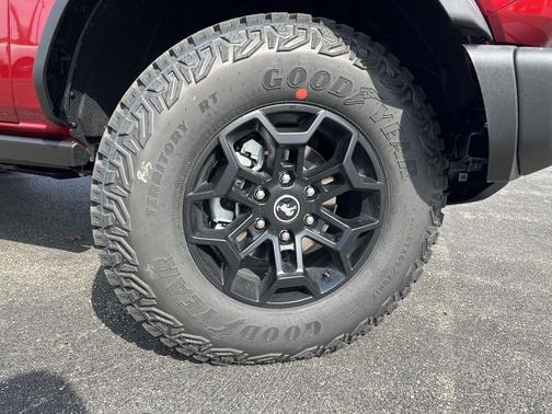 Ruby Red Metallic Tinted Clearcoat 2026 Ford Bronco Badlands