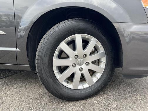 2016 Chrysler Town & Country Touring