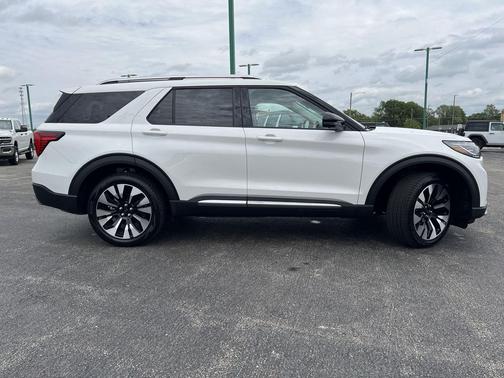 Star White Metallic Tri-Coat 2026 Ford Explorer Platinum