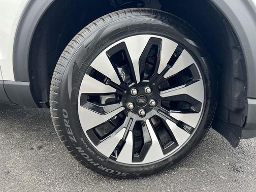 Star White Metallic Tri-Coat 2026 Ford Explorer Platinum