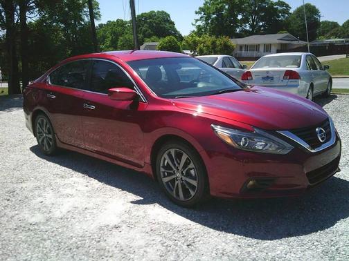Deep Ruby Red Metallic 2018 Nissan Altima 2.5 SR