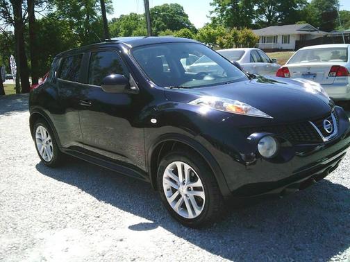 Midnight Dark Blue Metallic 2013 Nissan Juke SV