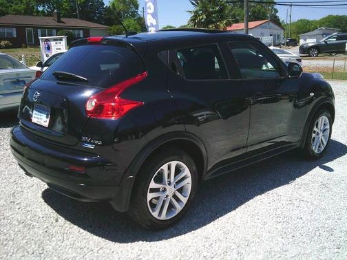 Midnight Dark Blue Metallic 2013 Nissan Juke SV