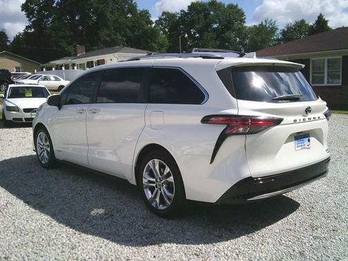 Pearl White Tricoat 2021 Toyota Sienna Platinum 7 Passenger