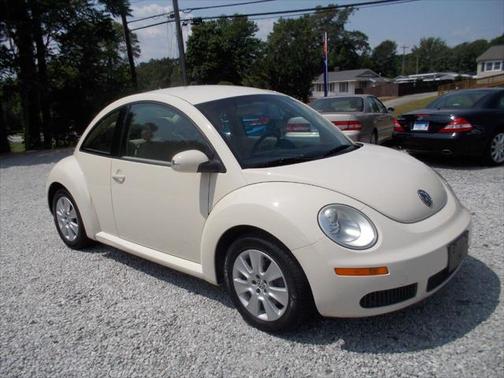 2009 Volkswagen New Beetle S