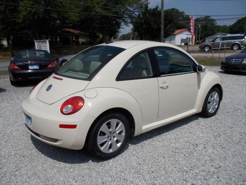 2009 Volkswagen New Beetle S