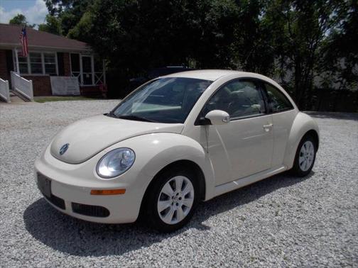 2009 Volkswagen New Beetle S