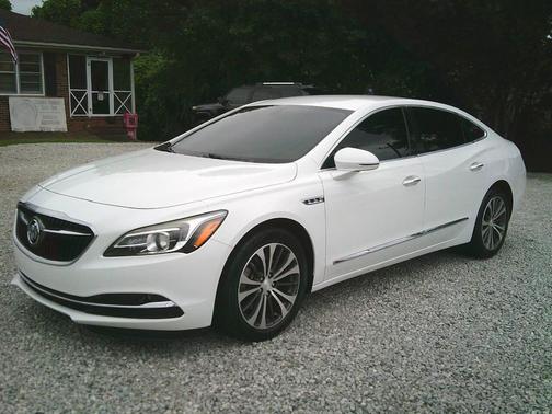White 2017 Buick LaCrosse Essence