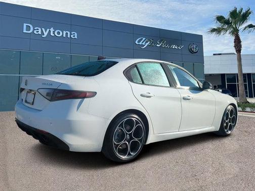 2025 Alfa Romeo Giulia Base