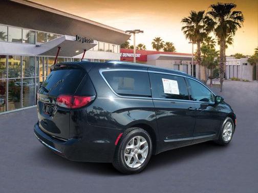 2020 Chrysler Pacifica Touring-L