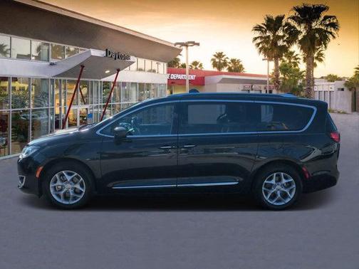 2020 Chrysler Pacifica Touring-L