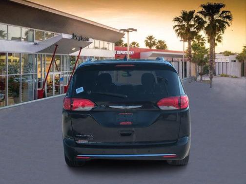 2020 Chrysler Pacifica Touring-L