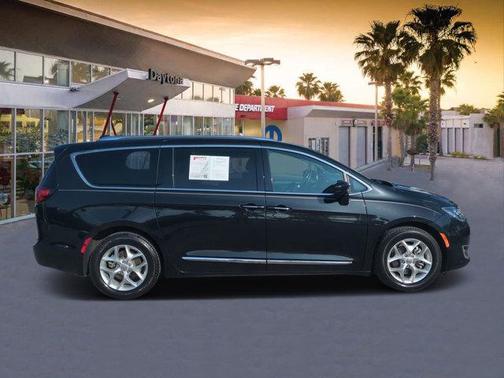 2020 Chrysler Pacifica Touring-L