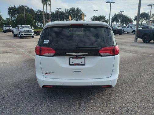 2026 Chrysler Voyager LX