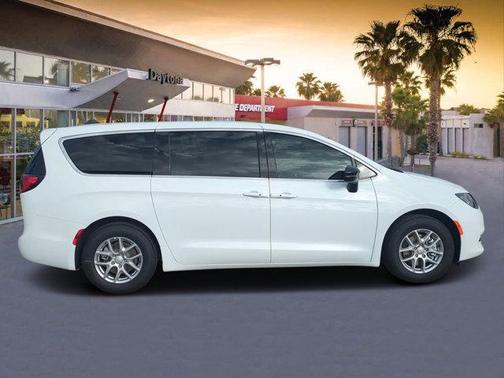 2026 Chrysler Voyager LX